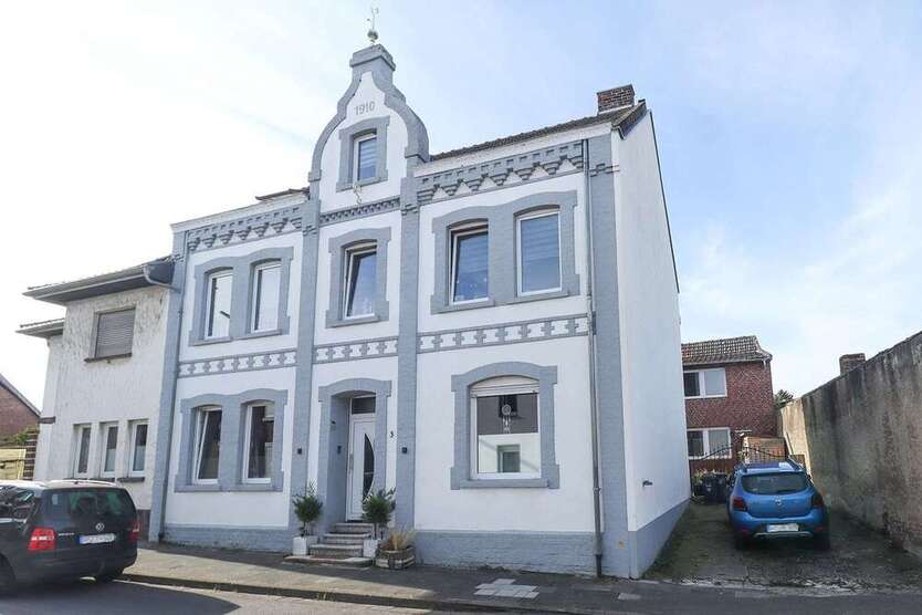 Haus zum Kaufen in Heinsberg-Porselen 359.000 € 239.67 m²