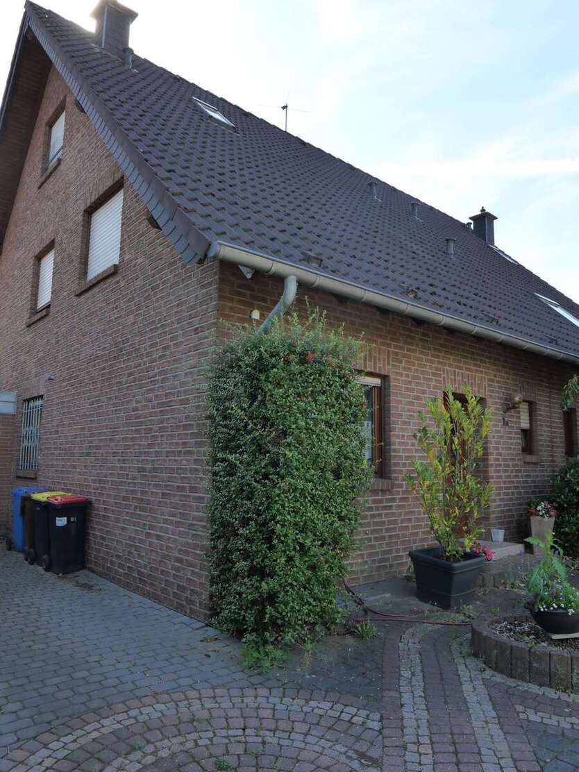 Haus zum Kaufen in Krefeld 430.000 € 146.73 m² 5 zimmer