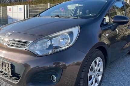 Kia Rio 81.000 km 6.500 € Dresden 01259