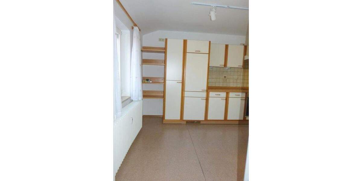 Etagenwohnung Burglengenfeld - 4 Zimmer, 127 m&sup2;, 850&euro; | Angebot:25070508