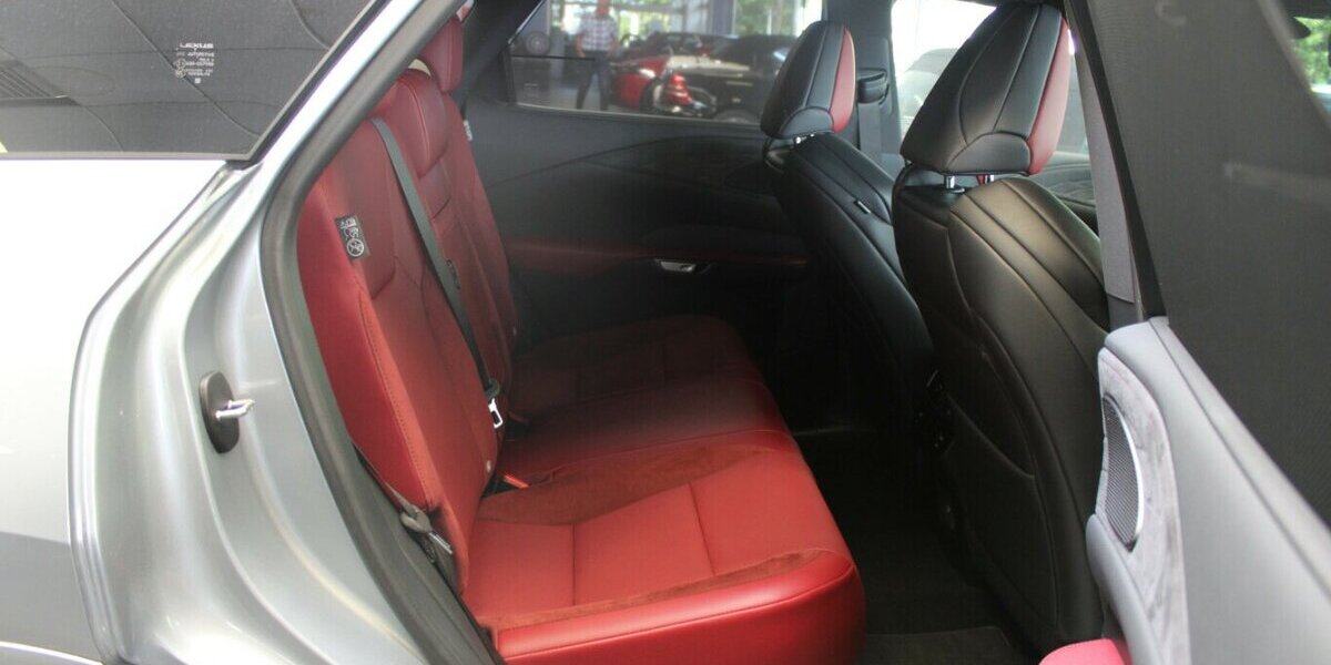 Lexus RX 500H F Sport 9.985 km 59.980 &euro; Euskirchen 53881