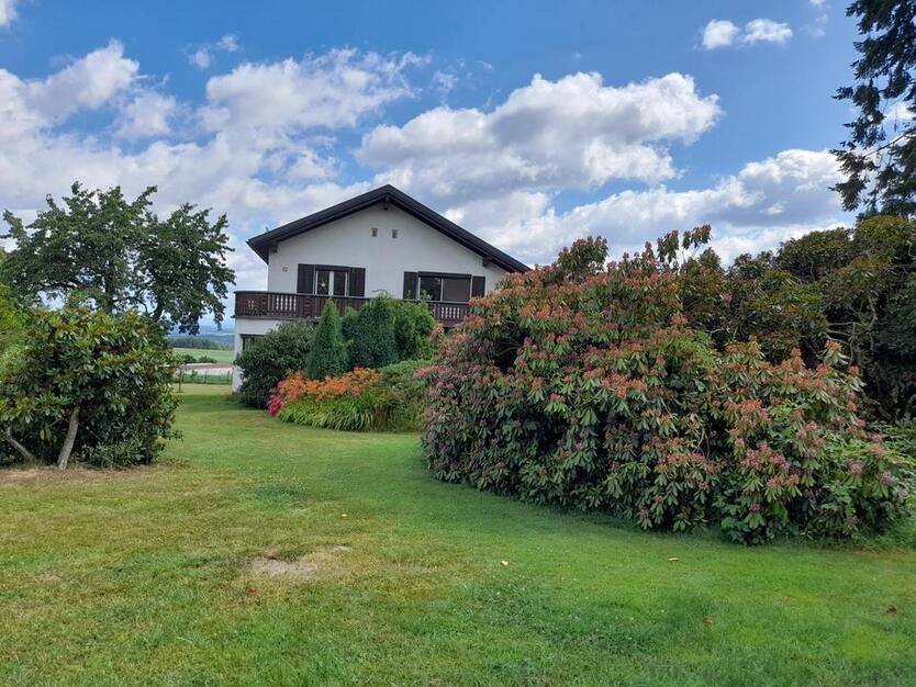 Neu renoviertes Einfamilienhaus mit tollem Garten