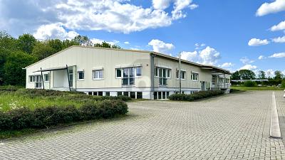 LANGFRISTIG VERMIETETES INDUSTRIEOBJEKT NAHE A81 20 zimmer