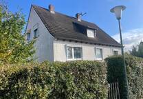 Gemütliches Ein- bis Zweifamilienhaus mit großem Grundstück in Kassel Warteberg auch für Bauträger geeignet
