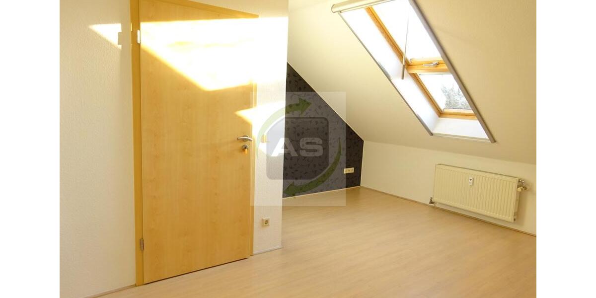 Dachgeschoßwohnung Zwickau - 3 Zimmer, 101 m&sup2;, 749&euro; | Angebot:26004595