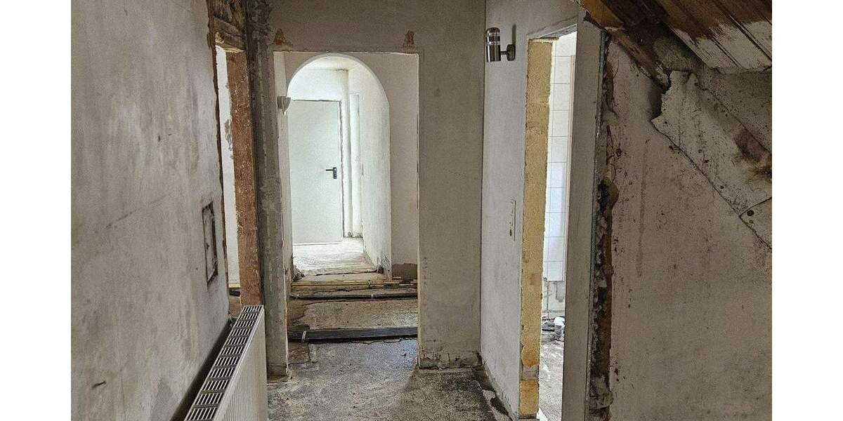 Einfamilienhaus Heustreu - 7 Zimmer, 115 m&sup2;, 89.000&euro; | Angebot:25909354