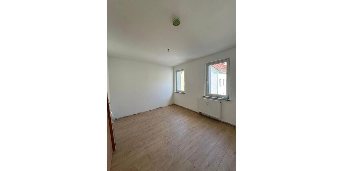 Etagenwohnung Glauchau - 4 Zimmer, 93 m&sup2;, 600&euro; | Angebot:26676962