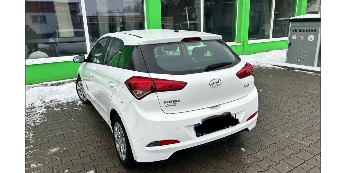 Hyundai i20 118.000 km 5.899 &euro; Aarbergen 65326