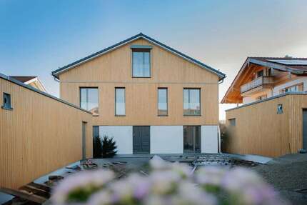 Haus zum Mieten in Holzkirchen 2.980 € 155 m² 4 zimmer