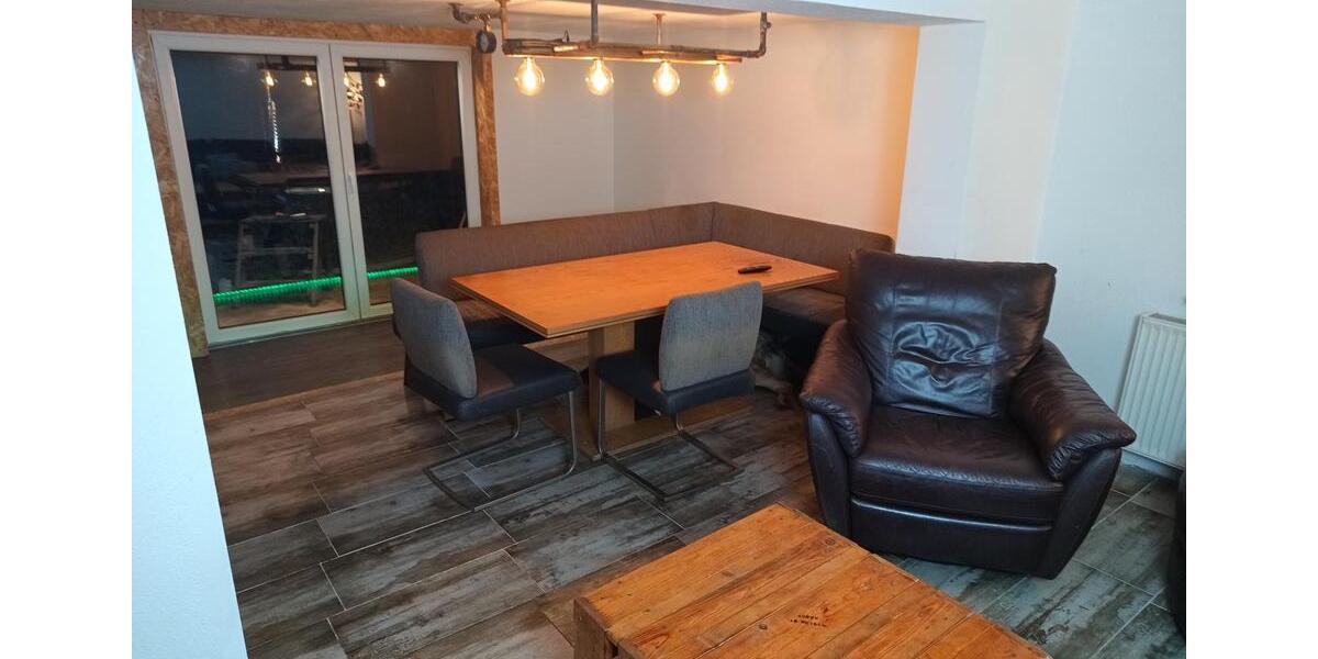 Doppelhaushälfte Hilchenbach - 7 Zimmer, 180 m&sup2;, 219.000&euro; | Angebot:26698965