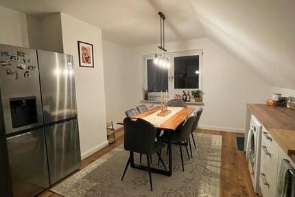 Moderne Dachgeschosswohnung (110 m²), EFH mitten im Grünen zimmer