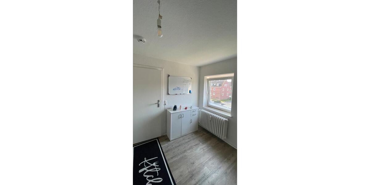 Dachgeschoßwohnung Kiel Friedrichsort - 3.5 Zimmer, 72 m&sup2;, 923&euro; | Angebot:25418368