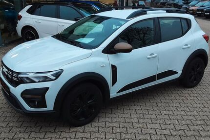 Dacia Sandero 12.300 km 15.990 &euro; Monschau (bei Aachen) 52156