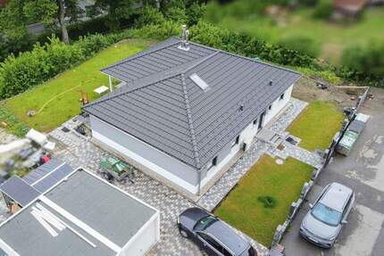 Zentral Wohnen auf einer Fläche: Gepflegter Bungalow mit Garten, Terrasse und Doppelgarage 4 zimmer