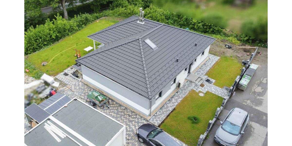 Zentral Wohnen auf einer Fläche: Gepflegter Bungalow mit Garten, Terrasse und Doppelgarage 4 zimmer