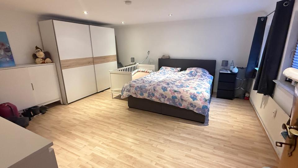 Große 3-Zi.-Whg. im EG mit Garten & eigenen Innenhof 3 zimmer