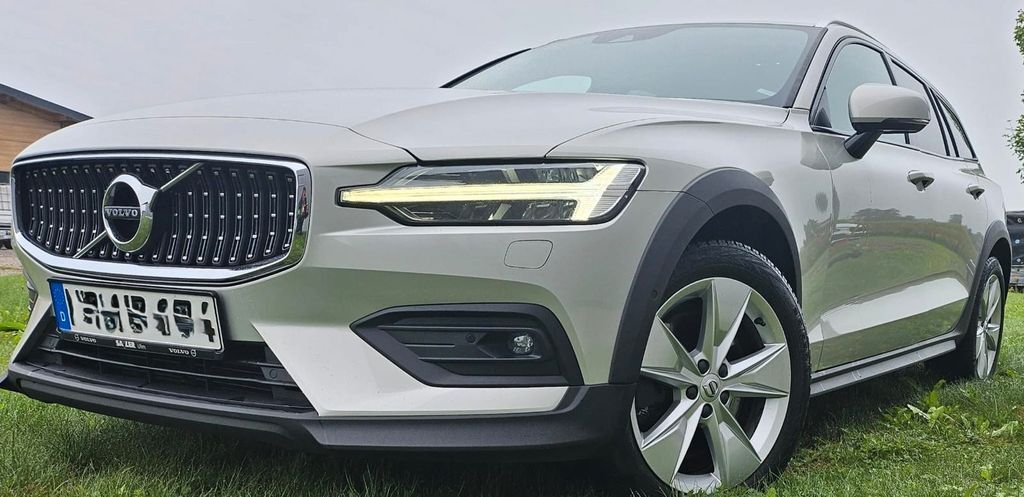 Volvo V60 Cross Country 106.821 km 24.200 € Haselbach 87745