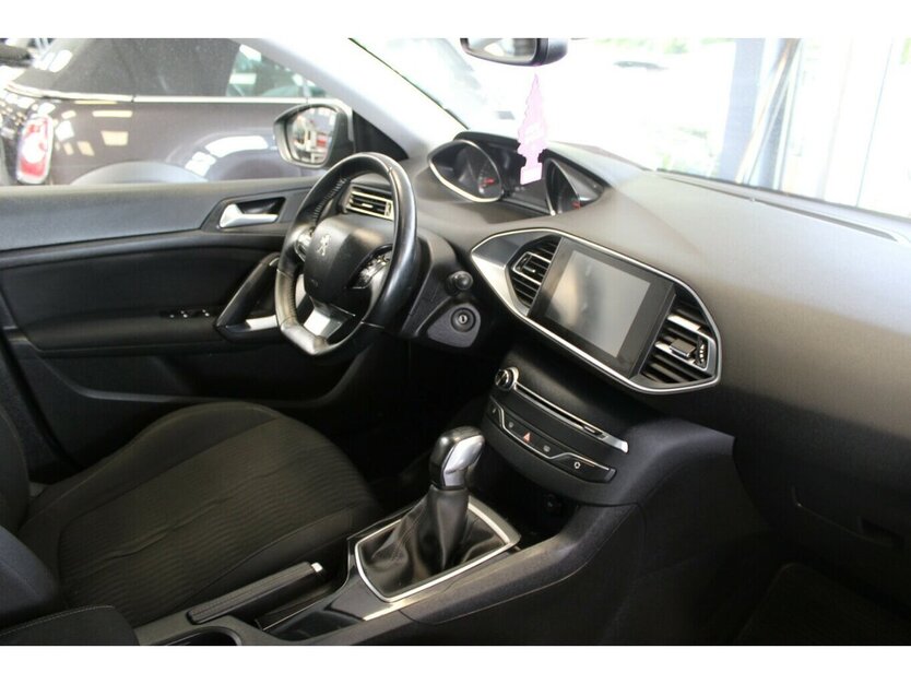 Peugeot 308 1.2 PureTech 110 Active - AHK - 71.312 km 9.980 € Euskirchen 53881