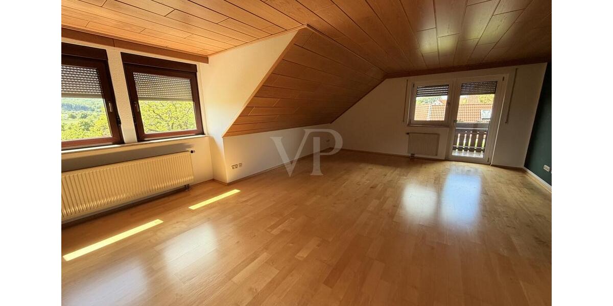 Dachgeschoßwohnung Gallmersgarten - 3 Zimmer, 112 m&sup2;, 750&euro; | Angebot:26679170