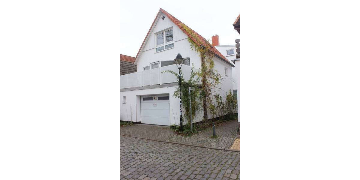 Kapitänshaus in zweiter Reihe in Warnemünde mit Dachterrasse und Garage 4 zimmer