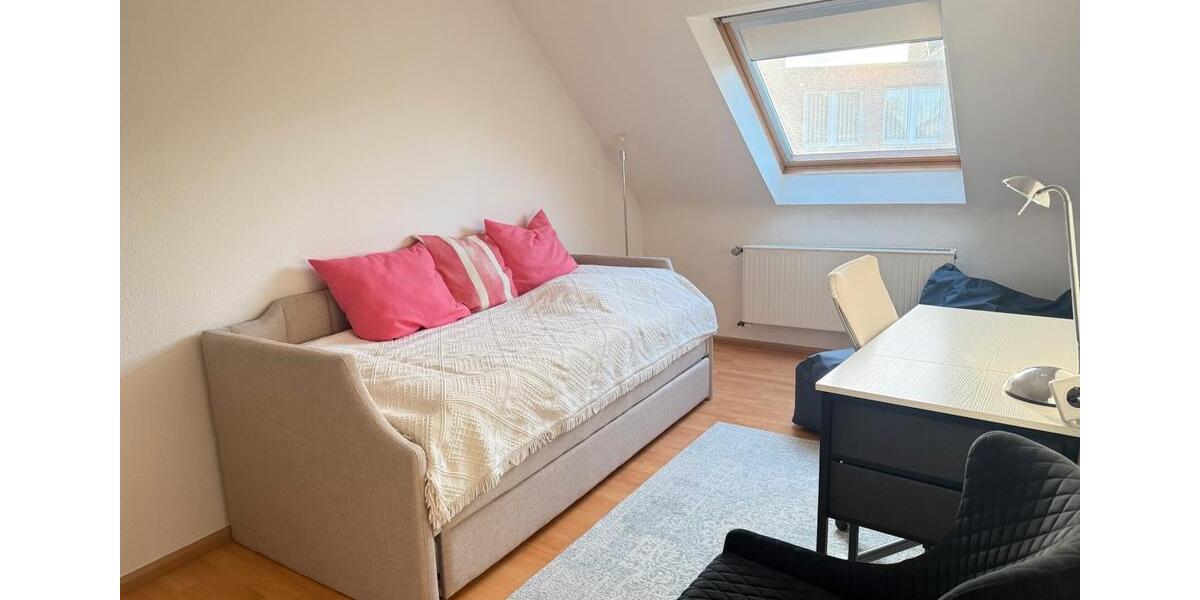 Dachgeschoßwohnung Neuss - 3 Zimmer, 75 m&sup2;, 1.675&euro; | Angebot:24729792