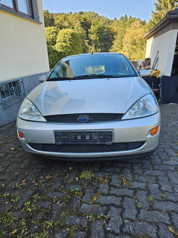 Ford Focus 164.000 km 999 € Prum 54595