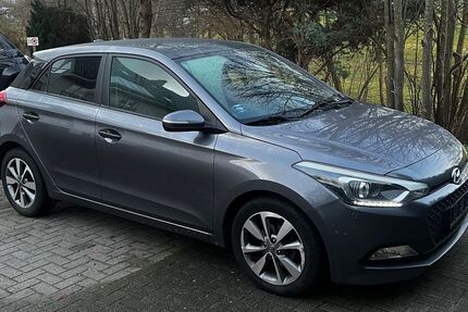 Hyundai i20 124.424 km 7.300 &euro; Hamberge 23619