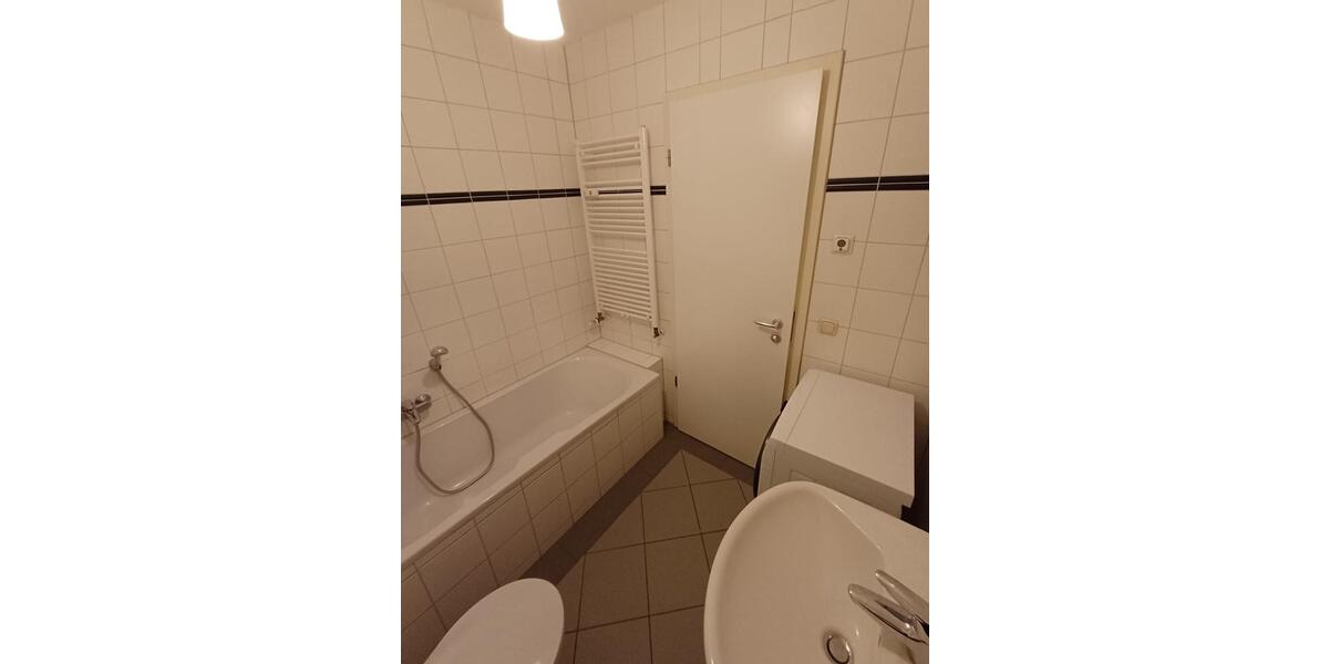 Helle 2-Zimmer-Wohnung mit Einbauküche & bodentiefen Fenstern 2 zimmer