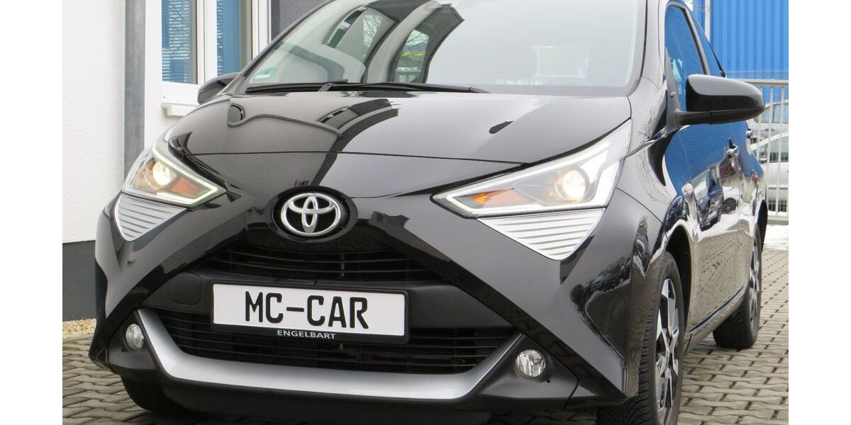 Toyota Aygo (X) 90.000 km 7.990 &euro; Heuchelheim 35452