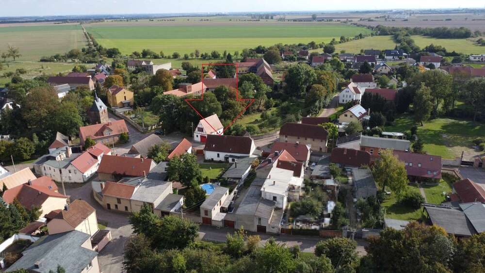 Haus zum Kaufen in Petersberg 199.000 € 177 m² 8 zimmer