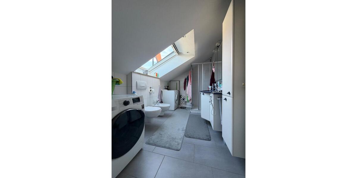 Dachgeschoßwohnung Remshalden - 3 Zimmer, 80 m&sup2;, 900&euro; | Angebot:25045559