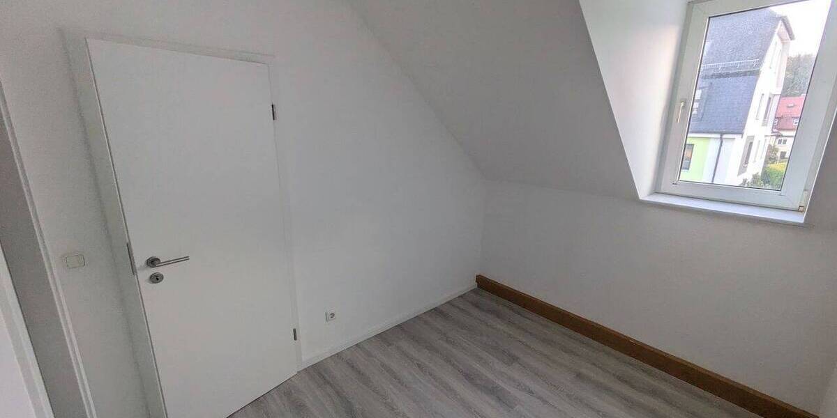 Etagenwohnung Burgstädt Burkersdorf - 1 Zimmer, 28 m&sup2;, 235&euro; | Angebot:26763899