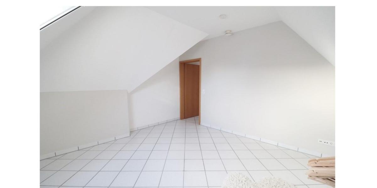 Dachgeschoßwohnung Cloppenburg - 4 Zimmer, 95 m&sup2;, 999&euro; | Angebot:26392515
