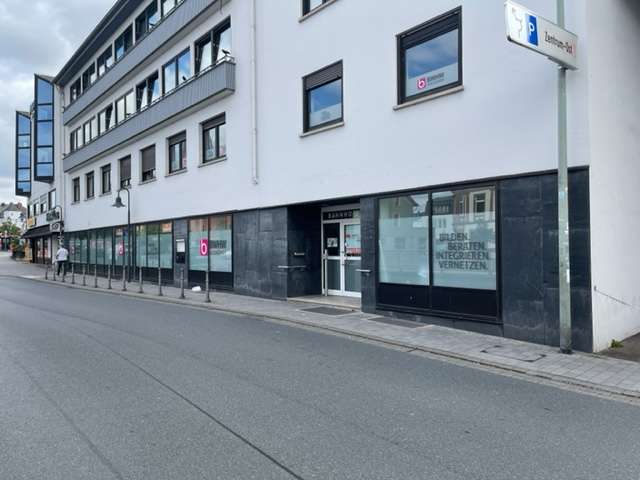 Büro in Limburg 3.350 € 380 m²