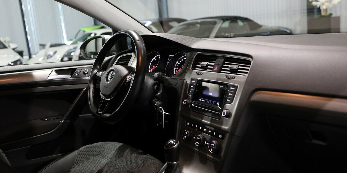 VW Golf VII 1.6 TDI Comfortline COMPOSITION-COLOUR 143.000 km 11.444 &euro; Hamm 59077