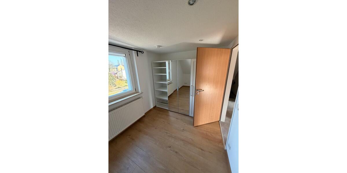 Dachgeschoßwohnung Schöneiche bei Berlin - 3.5 Zimmer, 80 m&sup2;, 1.350&euro; | Angebot:25832299