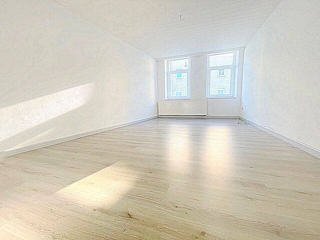 4 Zi. Wohnung*Tageslichtbad mit Dusche & Eckbadewanne* Gartennutzung*Stellplatz mgl.* 4 zimmer