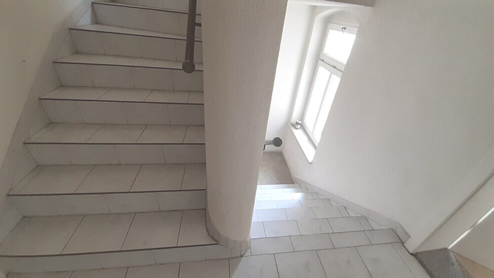 WG-Wohnung mit 4-Zimmern, 2.OG mit 2 Bädern und 2 Küchen in Gera 4 zimmer