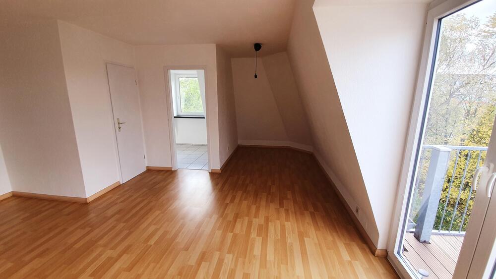 Gemütliche 3-Zimmer-Wohnung mit Balkon und Einbauküche - Dachgeschoßwohnung Chemnitz Altendorf | Angebot:25098842