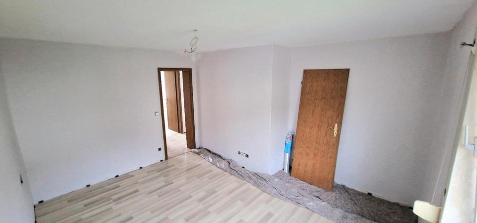 Gepflegtes Einfamilienhaus, mit großem Garten und Stellplatz 5 zimmer