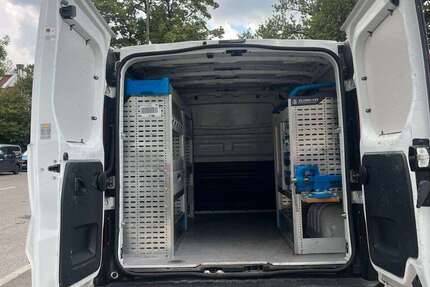 Opel Vivaro 141.782 km 12.999 € München 81825