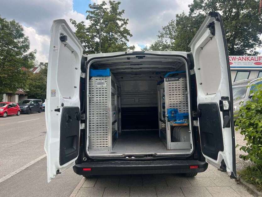 Opel Vivaro 141.782 km 12.999 € München 81825