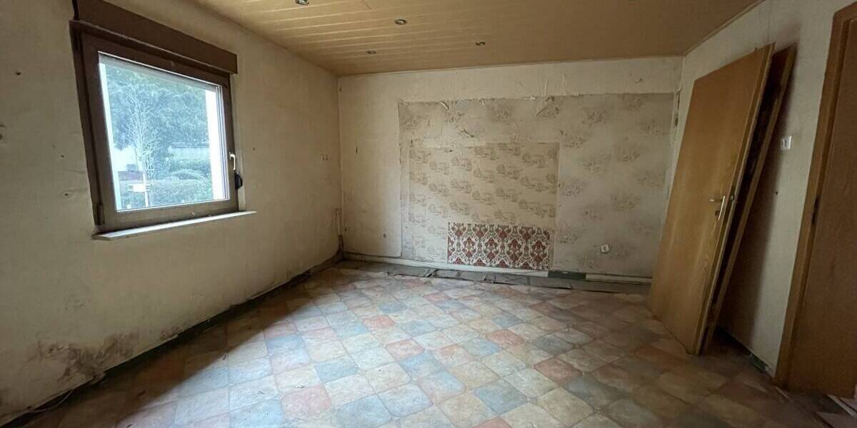 Mehrfamilienhaus, Wohnhaus Blieskastel / Niederwürzbach Niederwürzbach - 5 Zimmer, 100 m&sup2;, 69.000&euro; | Angebot:25984400