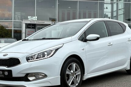 Kia Ceed 1.4 TSI Dream Team KAMERA/NAVI/SHZ/LENKHZ 64.779 km 8.900 &euro; Villingen-Schwenningen 78054