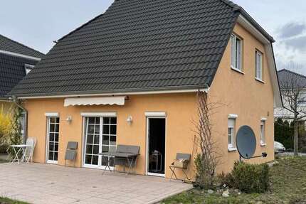 Haus zum Mieten in Stahnsdorf 2.400 € 105 m² 4 zimmer