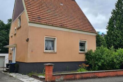 Gepflegtes freistehendes Einfamilienhaus mit großem Grundstück und 3 Garagen - Haus Bexbach | Angebot:26991721