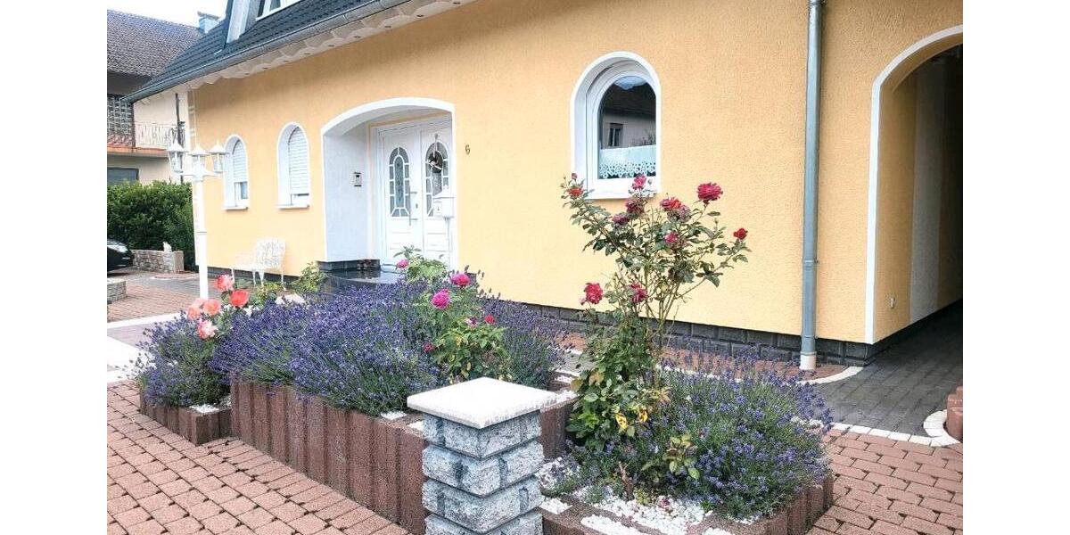 Einfamilienhaus Breidenbach - 8 Zimmer, 207 m&sup2;, 475.000&euro; | Angebot:26818691