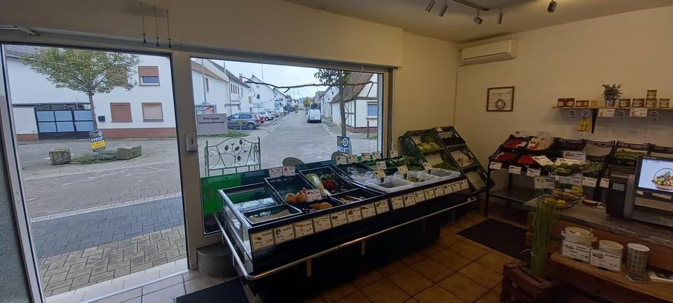 Gewerbliche Räume mit Schaufenster, Kühlhaus, WC zimmer