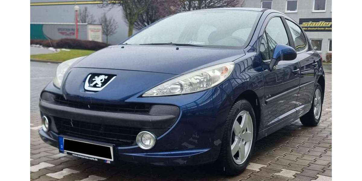 Peugeot 207 150.000 km 2.499 &euro; Nürnberg 90443