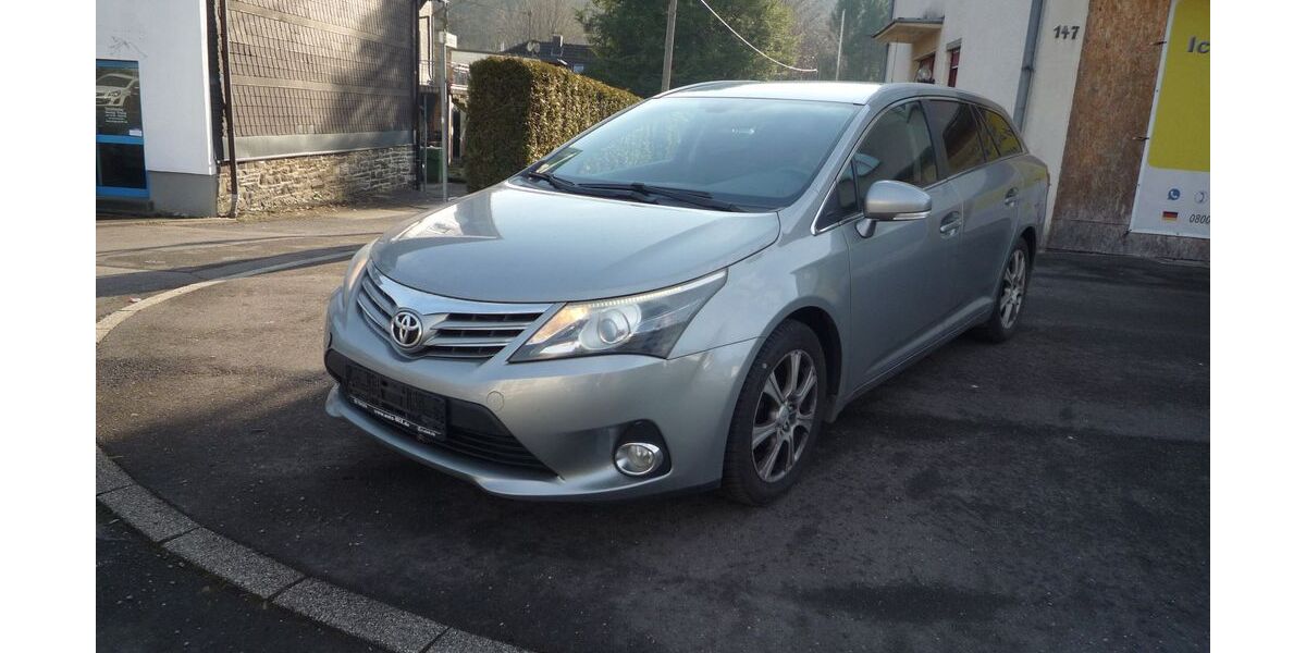 Toyota Avensis 297.000 km 3.999 &euro; Gummersbach /Rebberlroth 51645